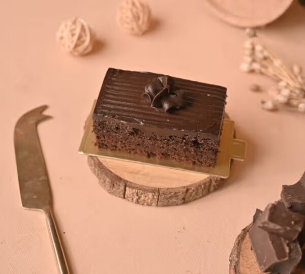 Eggless Chocolate Truffle Pastry (1 Pc)